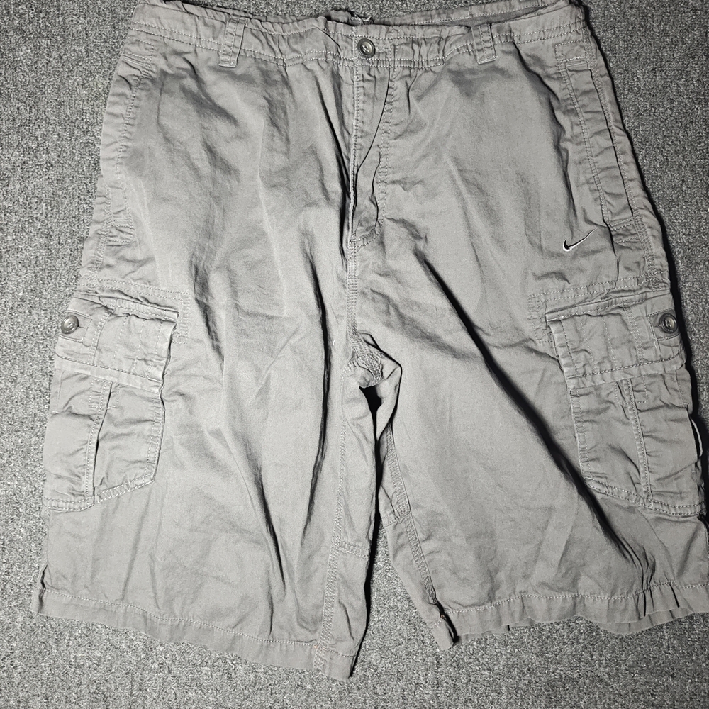 Nike Men's Gray Cargo Shorts